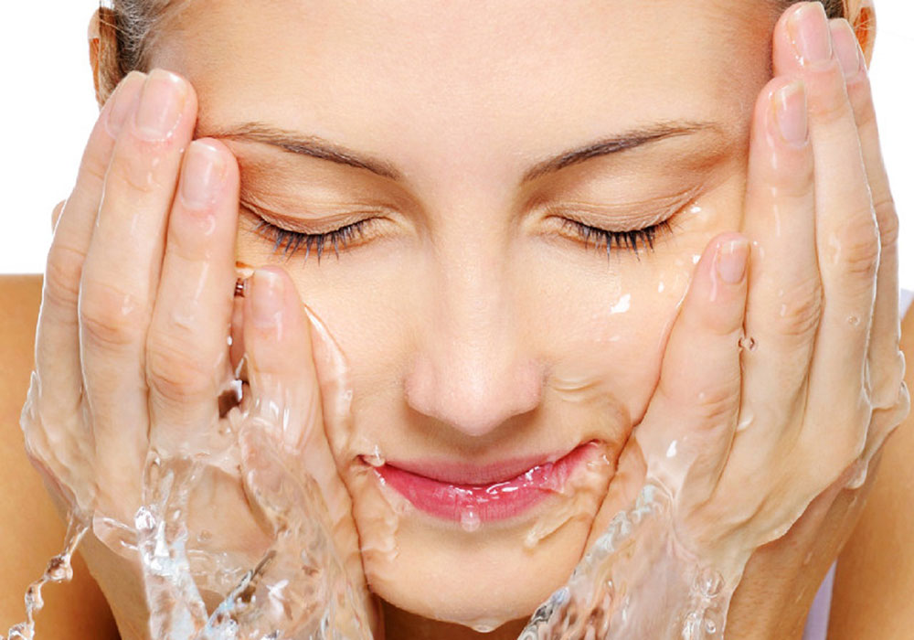 Cuidados com a pele: Limpar o rosto