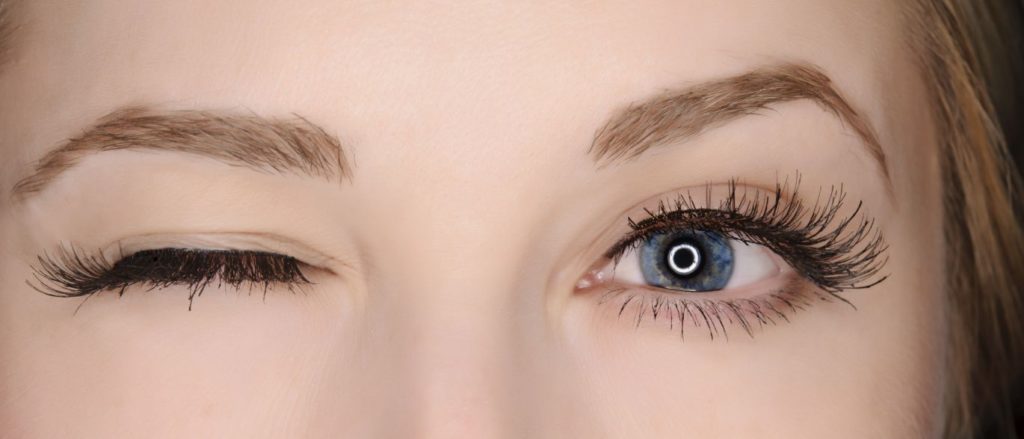 Num piscar de olhos vamos te ensinar a piscar um olho de cada vez e explicar porque isso é tão importante para a sua visão