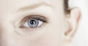 Exercitar a mácula. Ativar essa minúscula e poderosa região dos olhos – responsável pela percepção visual dos detalhes – vai trazer benefícios para nada menos que mais de 25 problemas de visão. Você ouviu certo. É exatamente isso!