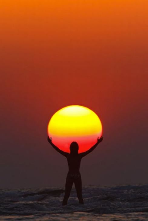 Sensibilidade à Luz é uma das queixas mais comuns que tenho ouvido dos meus alunos e seguidores nas redes sociais. Mas, você sabia que a luz solar é o melhor alimento para os seus olhos?