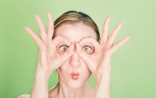 Estresse Visual: 4 Sinais que Seus Olhos Precisam de uma Pausa