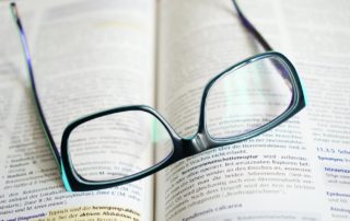 Ficar sem Óculos em Momentos Específicos Pode Melhorar a Visão