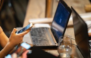 Uso do Computador e Celular: Pausas Servem para "Descongelar o Olhar"