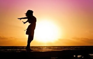 5 Benefícios do Sunning (Banho de Sol nos Olhos)