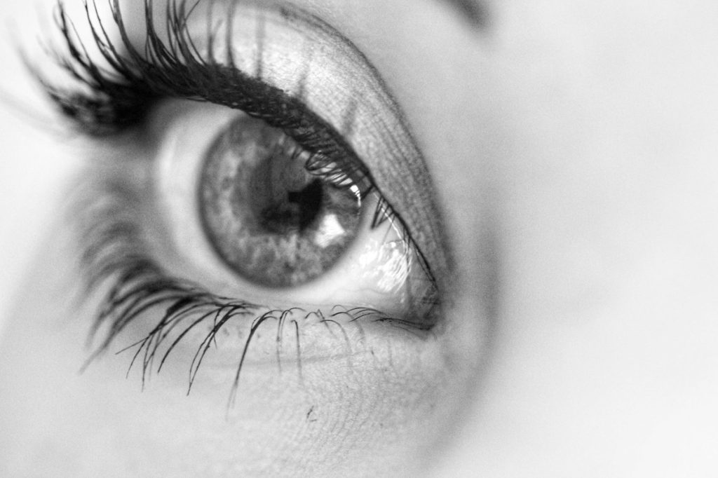 Medicamentos nos Olhos: Não Use Produtos sem Orientação Médica