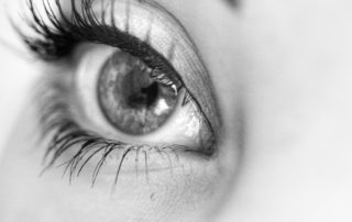 Medicamentos nos Olhos: Não Use Produtos sem Orientação Médica