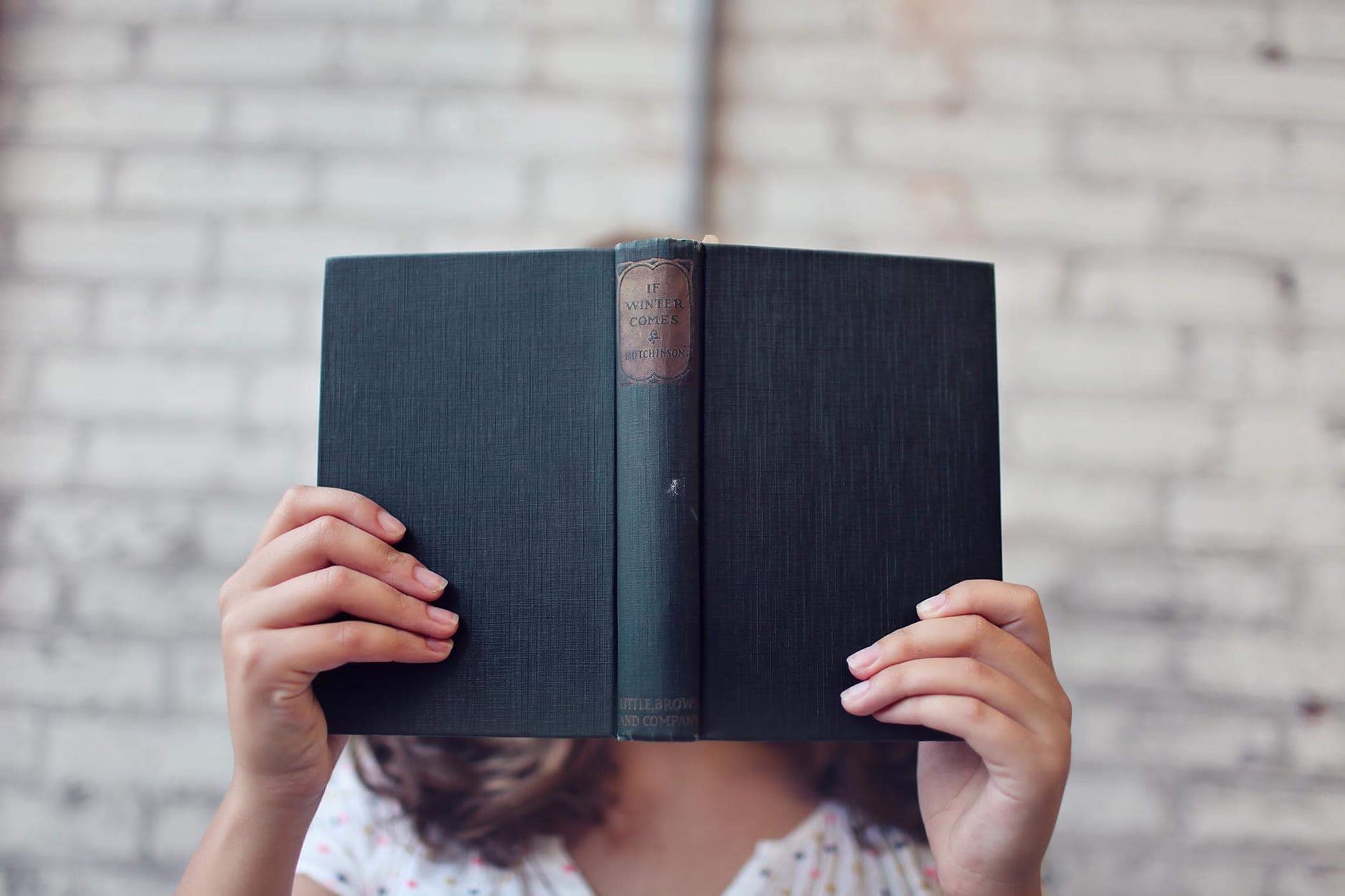 Ler de ponta cabeça ajuda a melhorar a qualidade e o foco da leitura